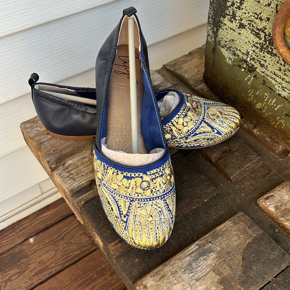 Latigo Royal Blue Leather
Embellished Genevieve Flat NWT